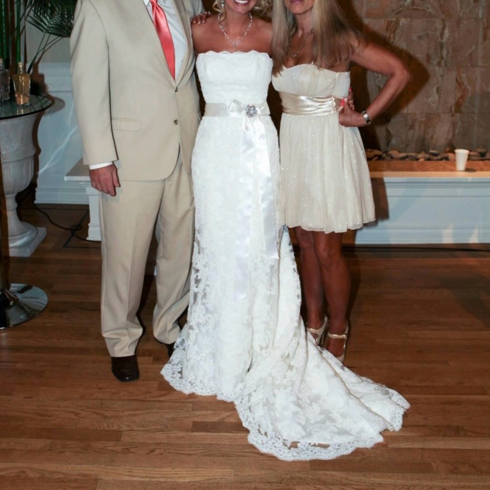 Beautiful Maggie Sottero wedding dress. Size 2. Corset back. Make me an offer!